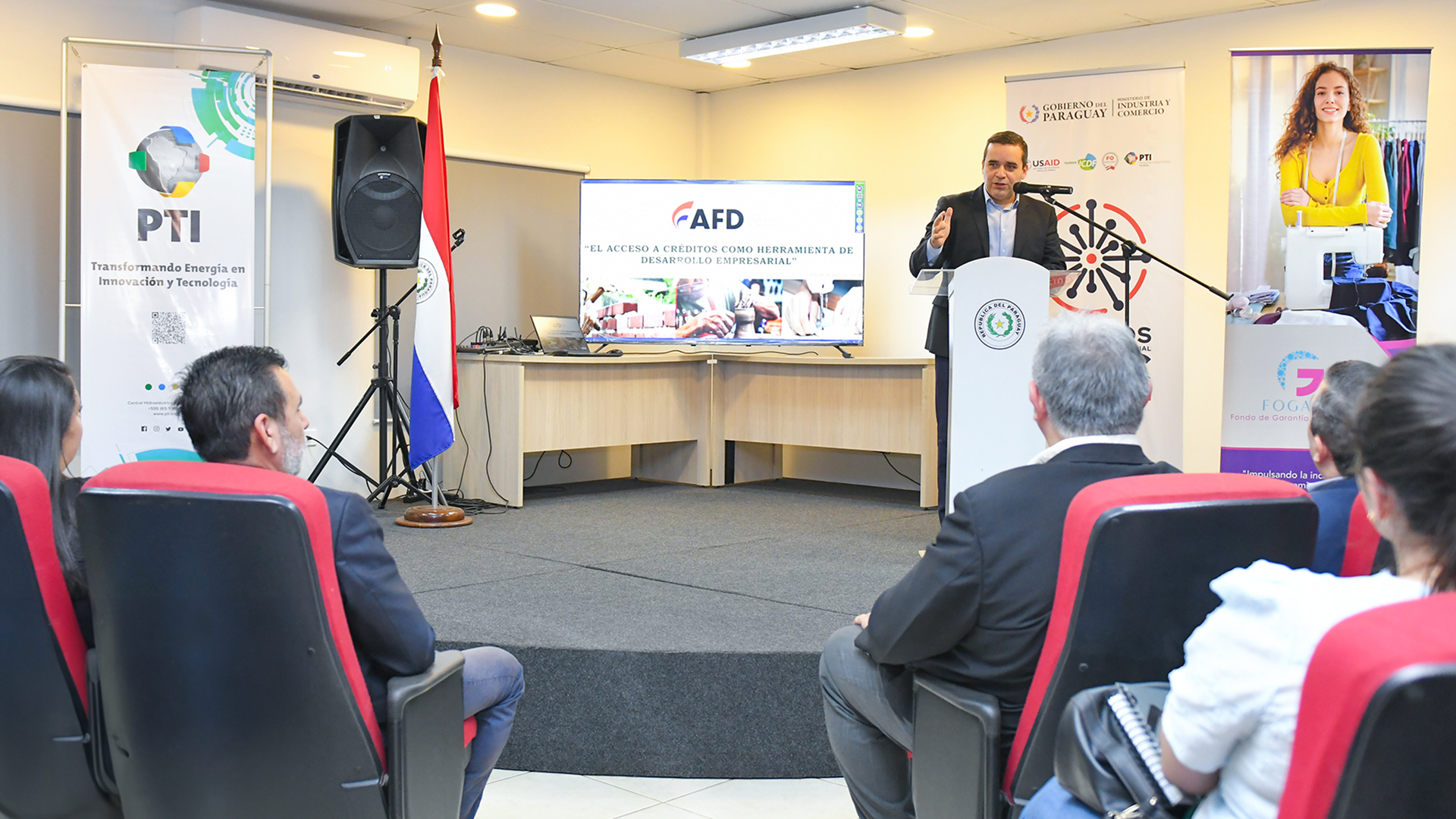 JORNADA CON EMPRENDEDORES ENFOCADA EN EL ACCESO A CRÉDITOS